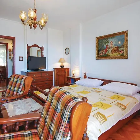 Apartman Front In